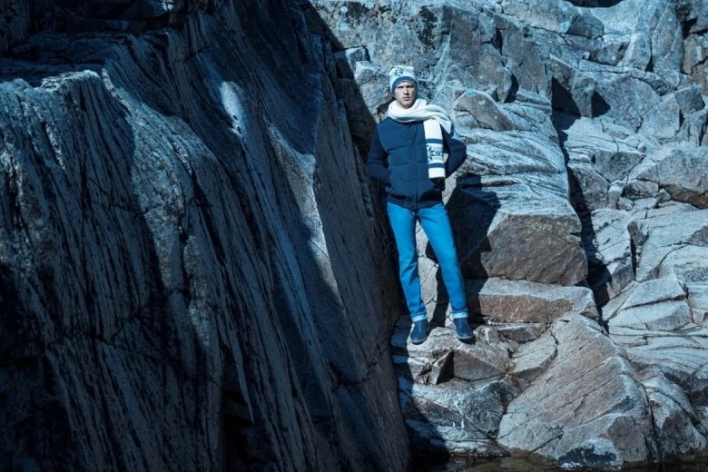 Kışa Özel Kombinler: Bağlama Modelleriyle Birlikte Atkı Kombinleri