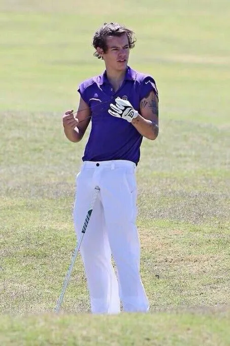 Harry Styles Golf Oynuyor